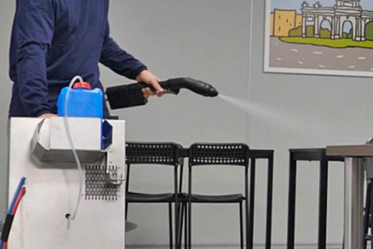 Tecnostatic: Pulverización electrostática en desinfección de superficies
