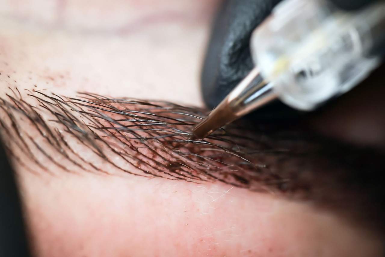 El microblading de cejas en Alicante: Conoce la técnica cada vez más estilizada