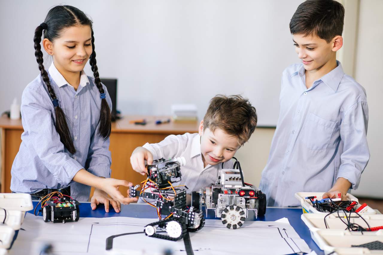 La robótica educativa permite aprender haciendo y programar jugando