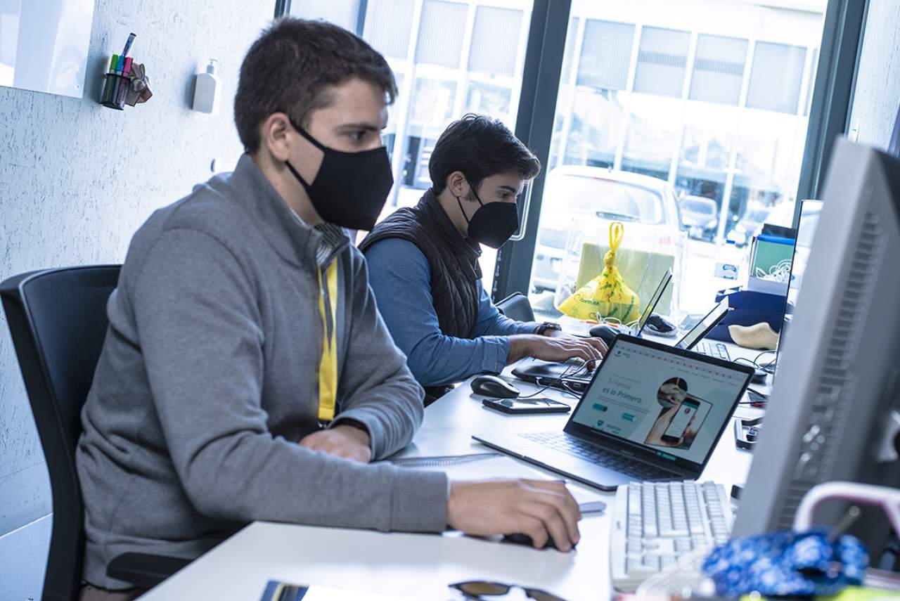 Indotem: dos emprendedores españoles crean un sistema de teleasistencia que garantiza la seguridad no invasiva de los mayores