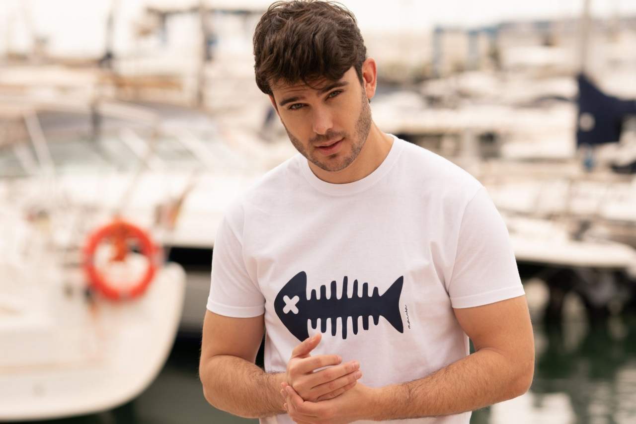 La camiseta raspa pescado Maiwa es tendencia