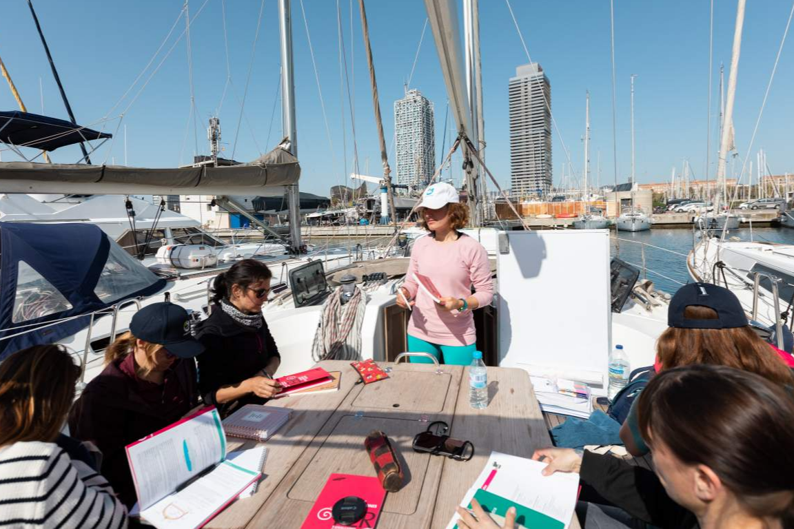 La empresa Alamar Sailing ofrece sus servicios para aprender a navegar a vela