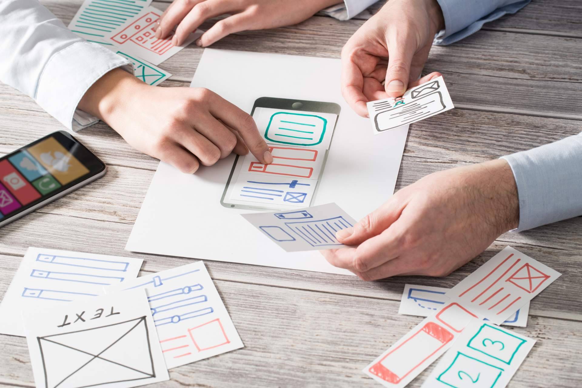 ¿Cómo llevar una empresa al mundo digital? Caverna Tecnológica se dedica al diseño de aplicaciones móviles y páginas web