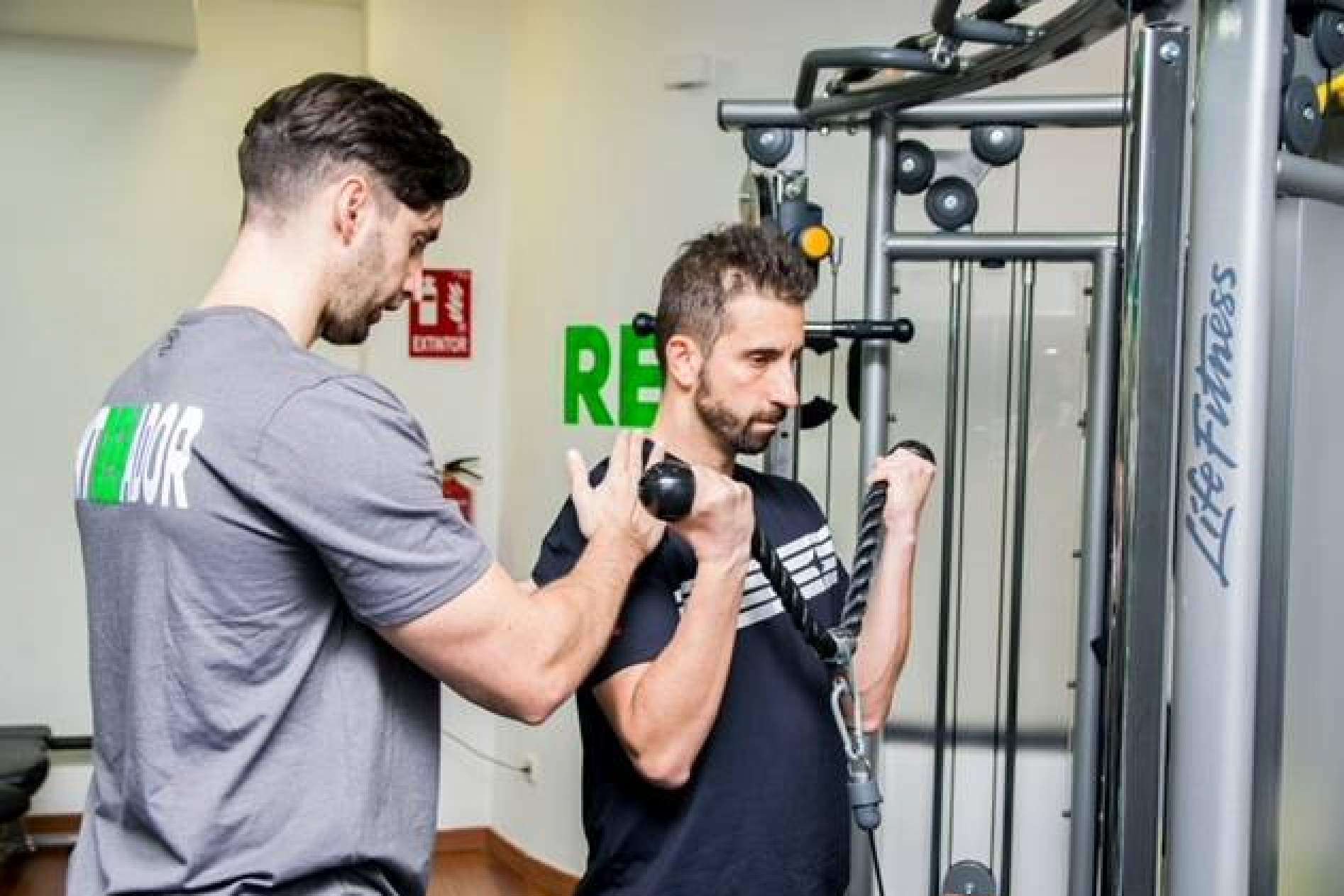 Los beneficios de contar con un buen entrenador personal que se adapte a los requerimientos personales, por Rencoach