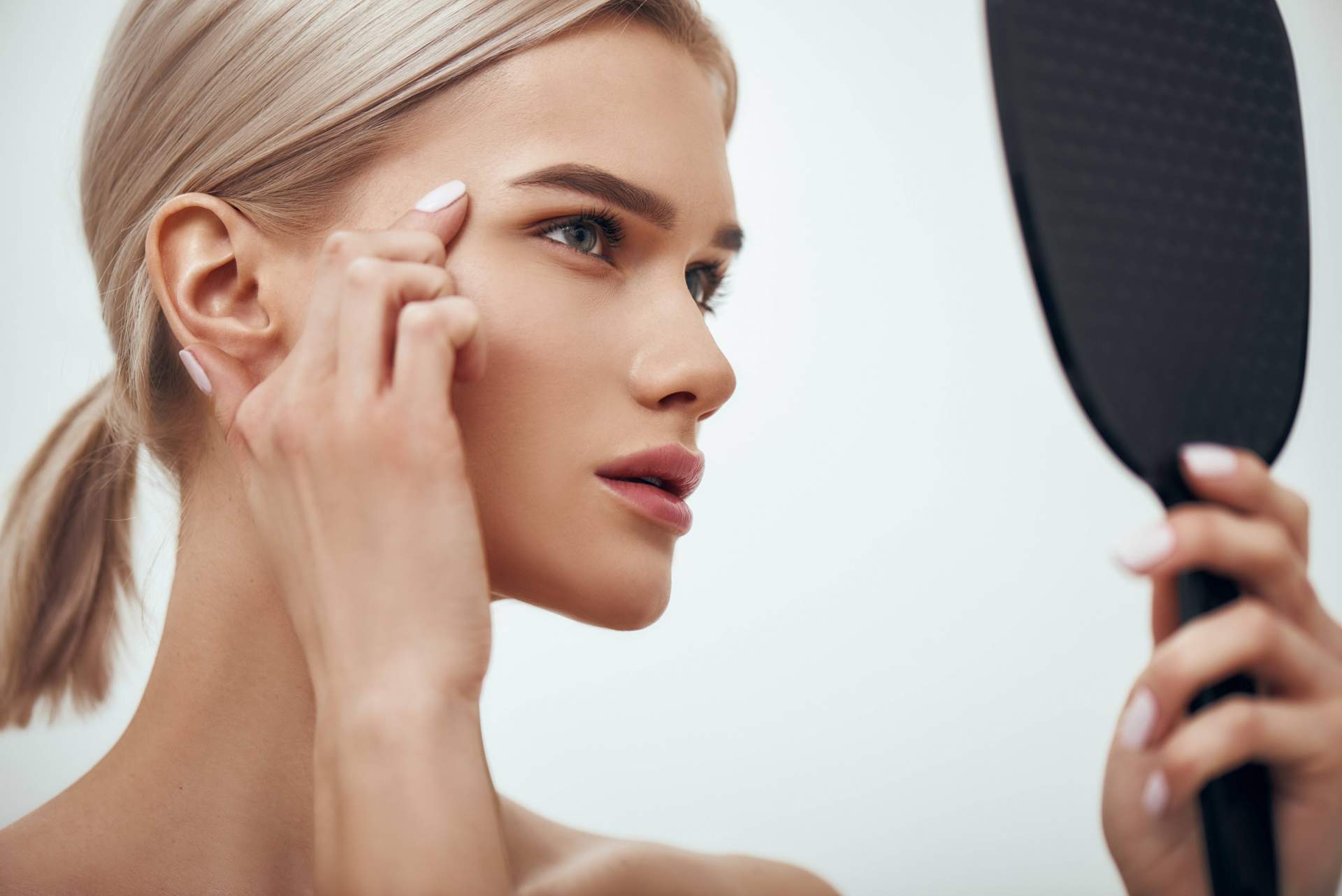 La  Dra. Fercasy dispone de las técnicas Eye contouring, que incluye los mejores tratamientos para mejorar la mirada