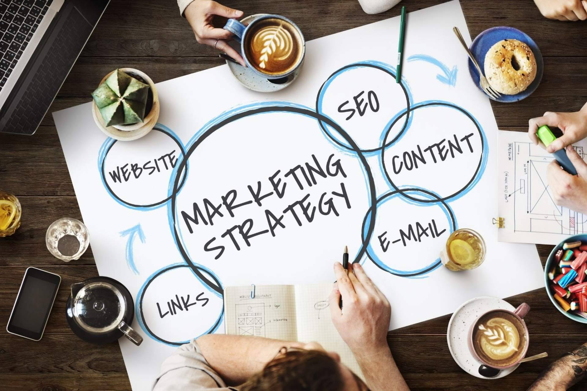 Adoptar estrategias de marketing digital para un negocio, por Juan Benítez
