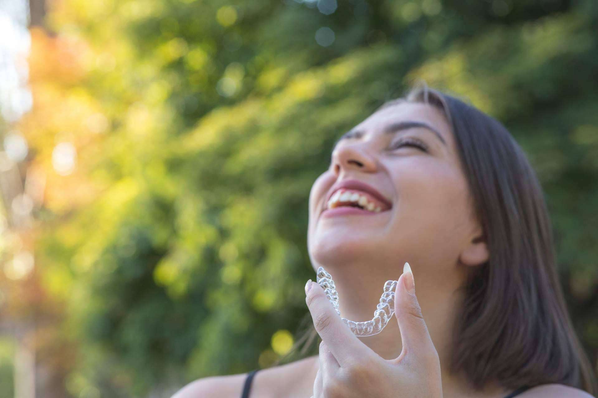 Clínica Mariana Sacoto Navia: ¿Qué beneficios ofrece el tratamiento Invisalign?
