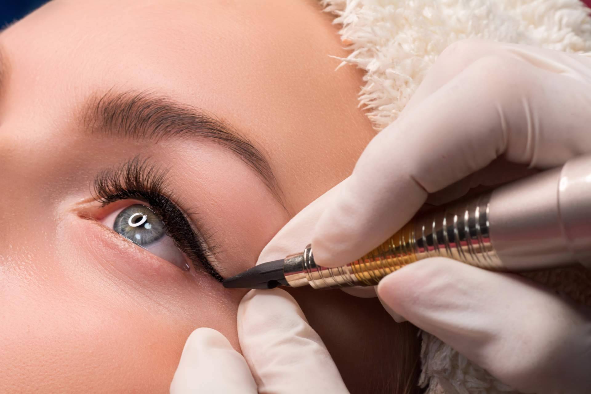 Micropigmentación: maquillaje permanente en cejas, ojos y labios con Distrito Wellness Concept