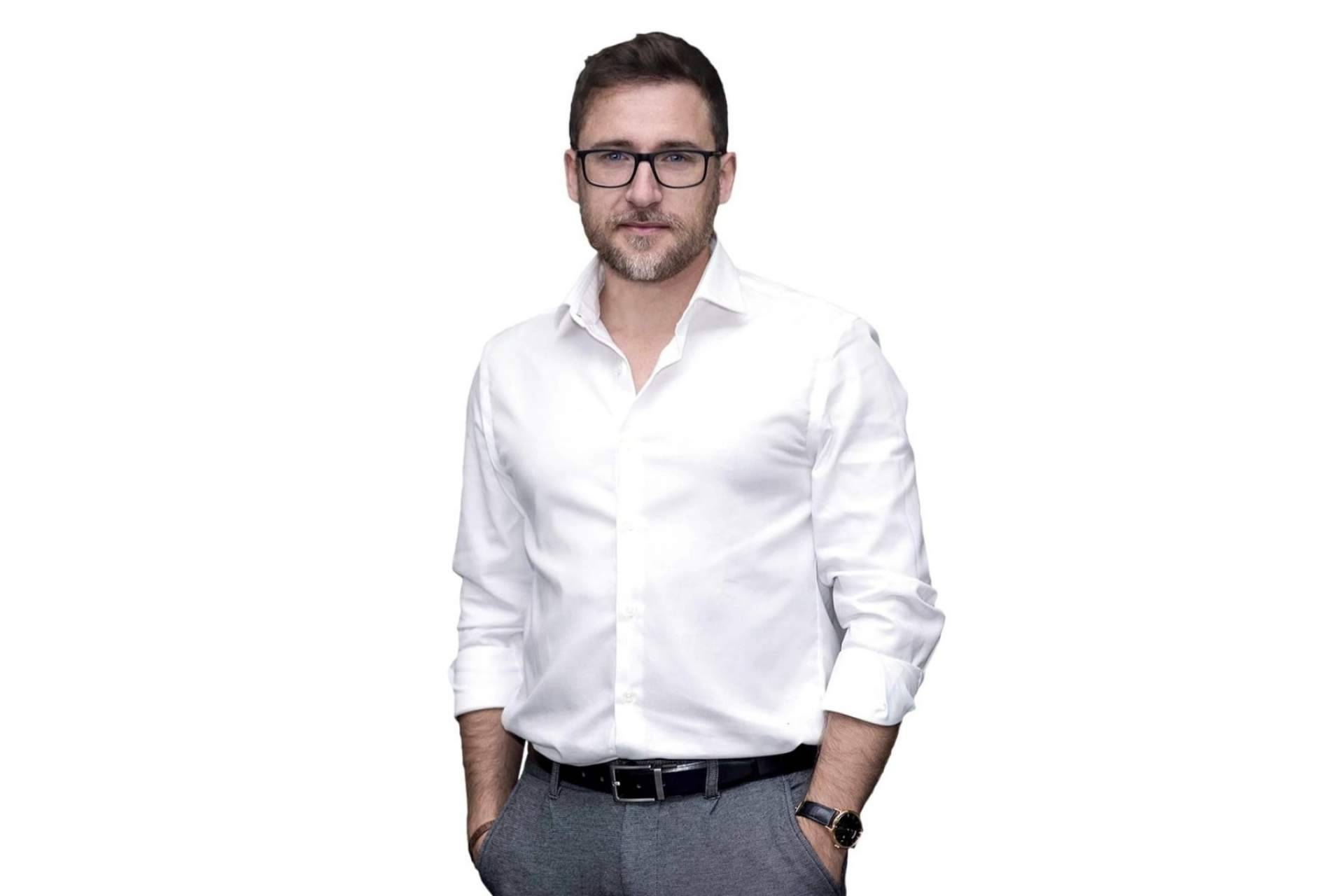 Rubén Martín, con más de 17 años de trayectoria en el mundo del desarrollo de marca personal y del emprendimiento, es autor del libro El Poder de tu Marca Personal