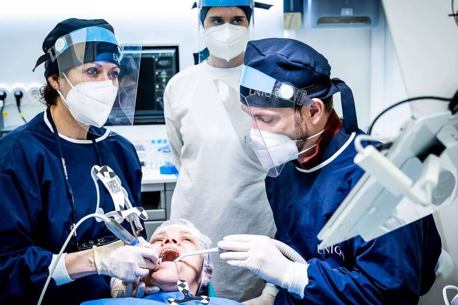 La Clínica Eniq ofrece el tratamiento avanzado de implantes dentales con cirugía de navegación dinámica