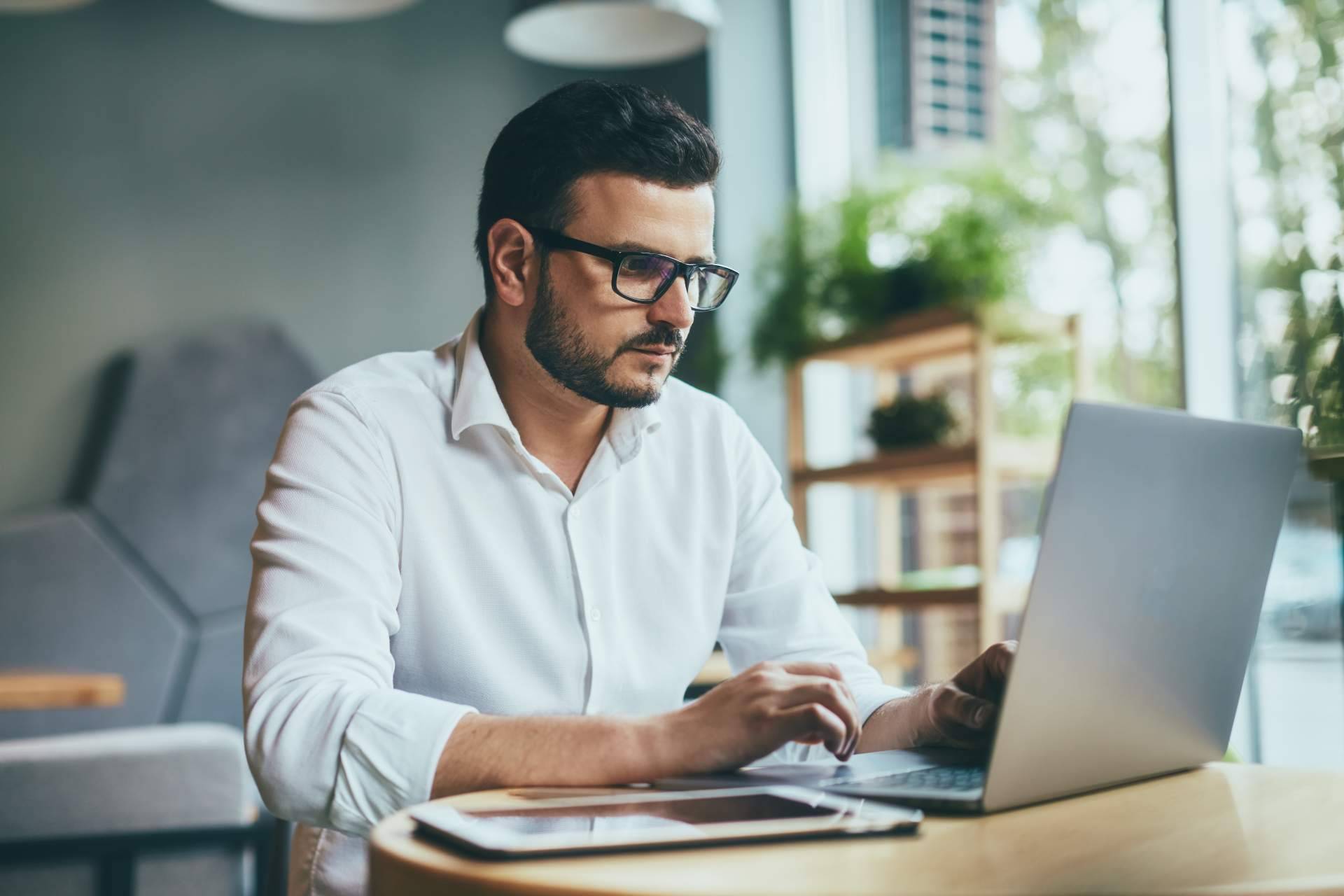 Aprender a trabajar de cuenta ajena a cuenta propia con Academia Alto Rendimiento