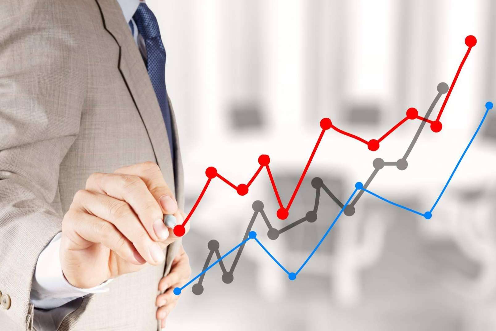 Alex1Kenobi es la consultoría que ofrece asesoramiento a las empresas para mejorar sus estrategias de negocios y optimizar sus ganancias
