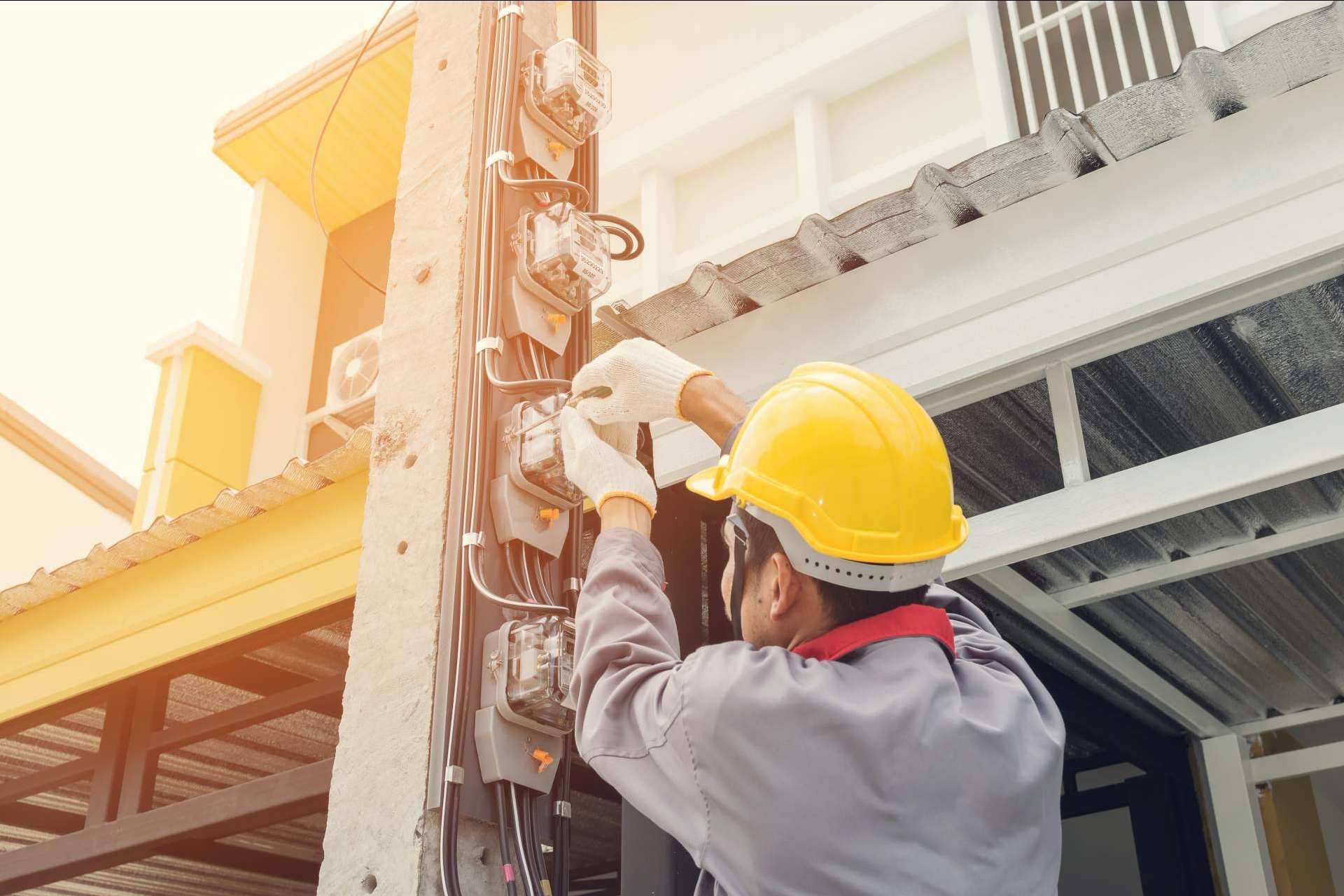 Ecoluz Eléctricas, a favor de la utilización de energías renovables y placas solares