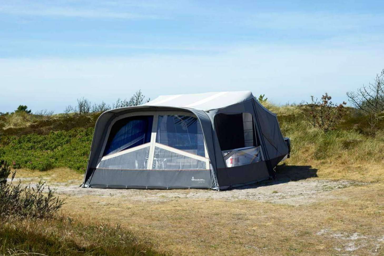 Viajar de forma cómoda y segura con el remolque tienda Camp-let Passion de Minicaravanas.com