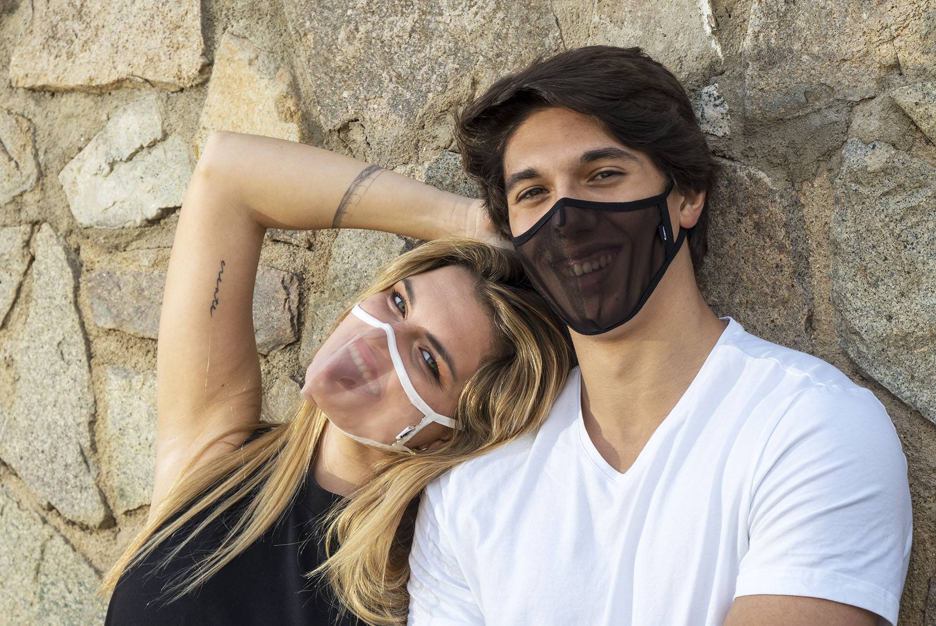 Las mascarillas transparentes de Xula ayudan a las personas con minusvalía auditiva a comunicarse