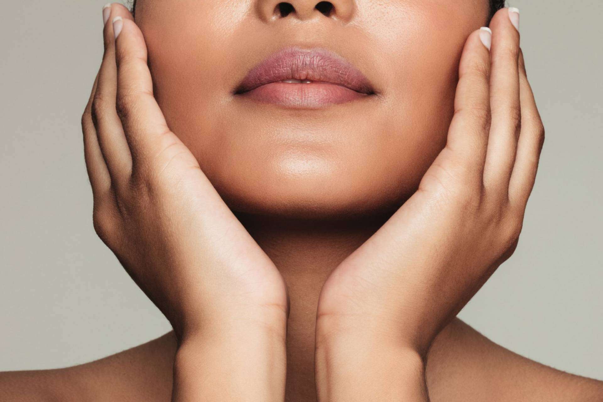 Bėyo Beauty, el centro de estética de belleza inclusiva, realiza tratamientos de radiofrecuencia facial y corporal en Barcelona