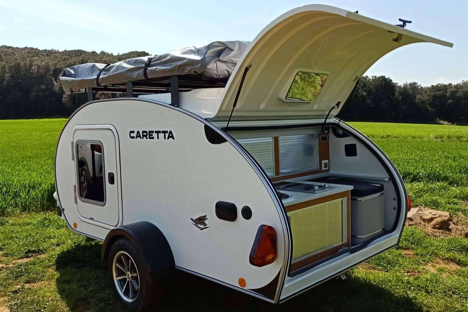 El remolque camper destaca por su diseño deportivo que se adapta a todos los ritmos de vida, por Minicaravanas.com