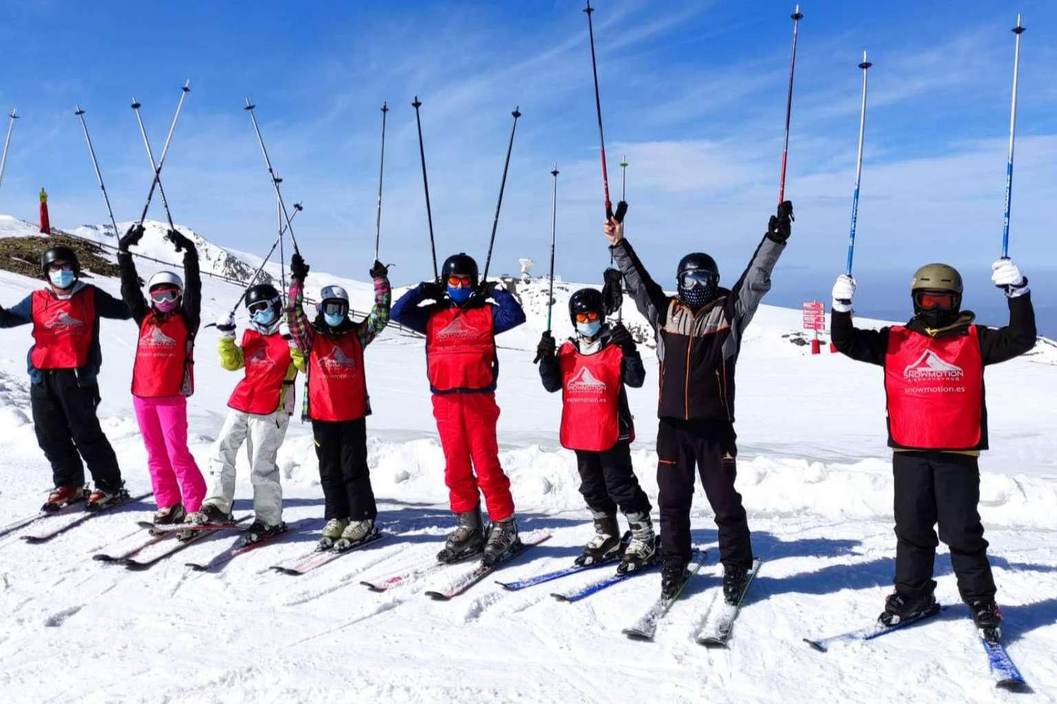 ¿Por qué son tan destacadas las clases y el alquiler de equipos de esquí y snowboard en Sierra Nevada de Snowmotion?
