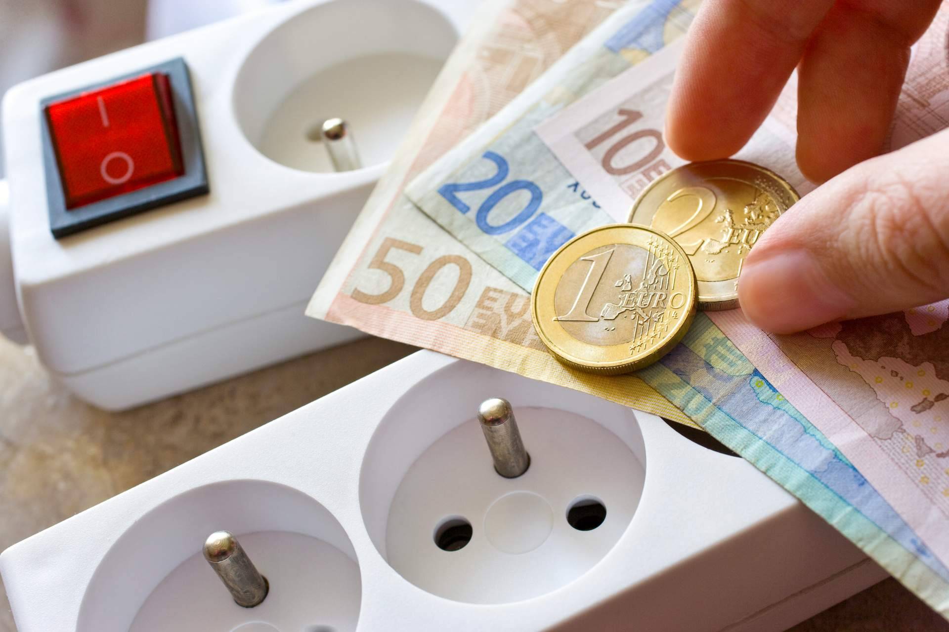 Consejos para pagar menos en la factura de la luz en época de constantes subidas, por Energybox