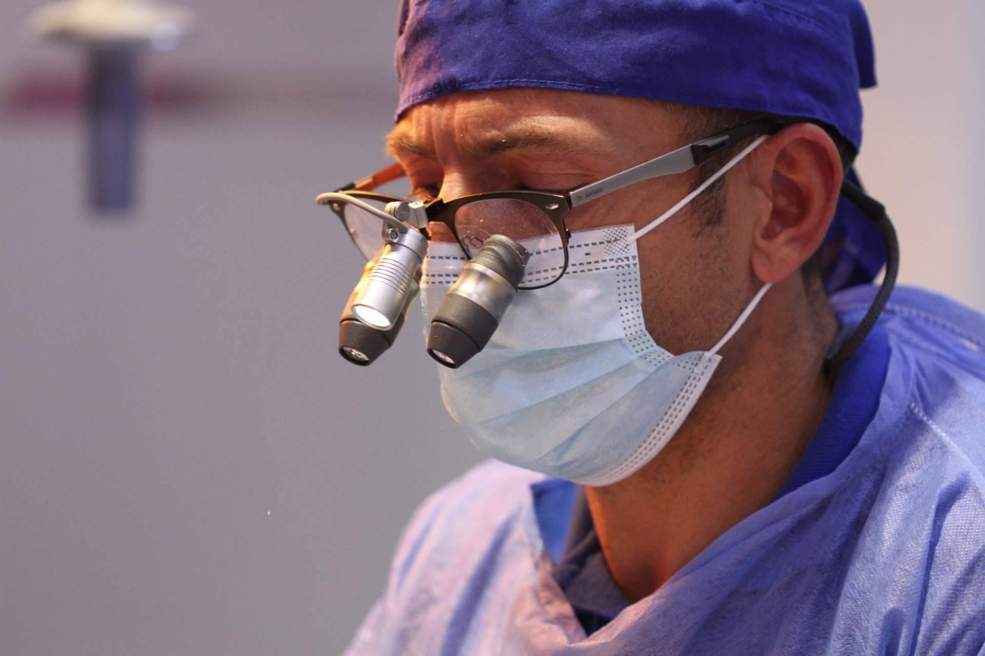Implantes dentales e implantes con dientes inmediatos en el centro Formación en Implantología con el especialista Doctor Ismael Soriano