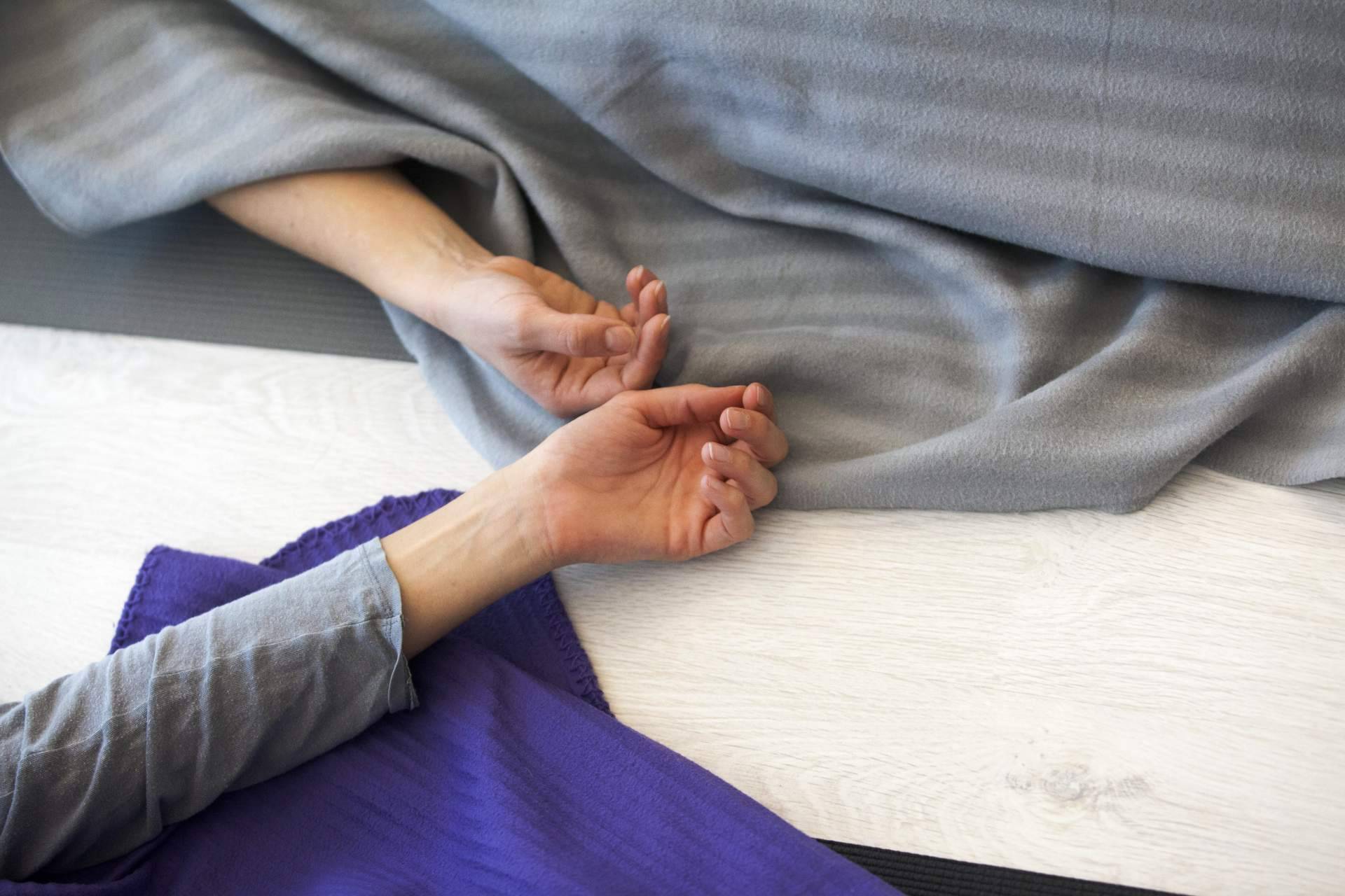 El yoga nidra para acabar con el ruido mental