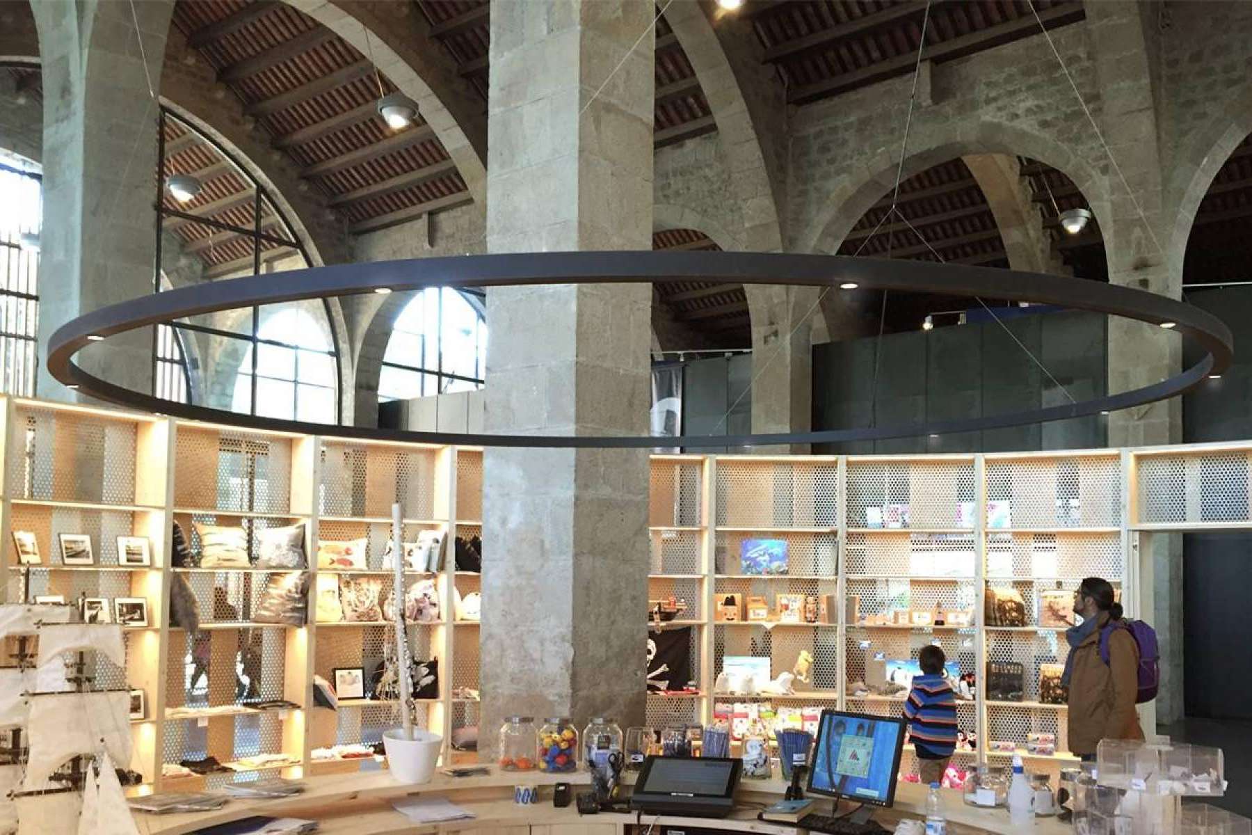 Insolit ilumina el Museo Marítimo de Barcelona