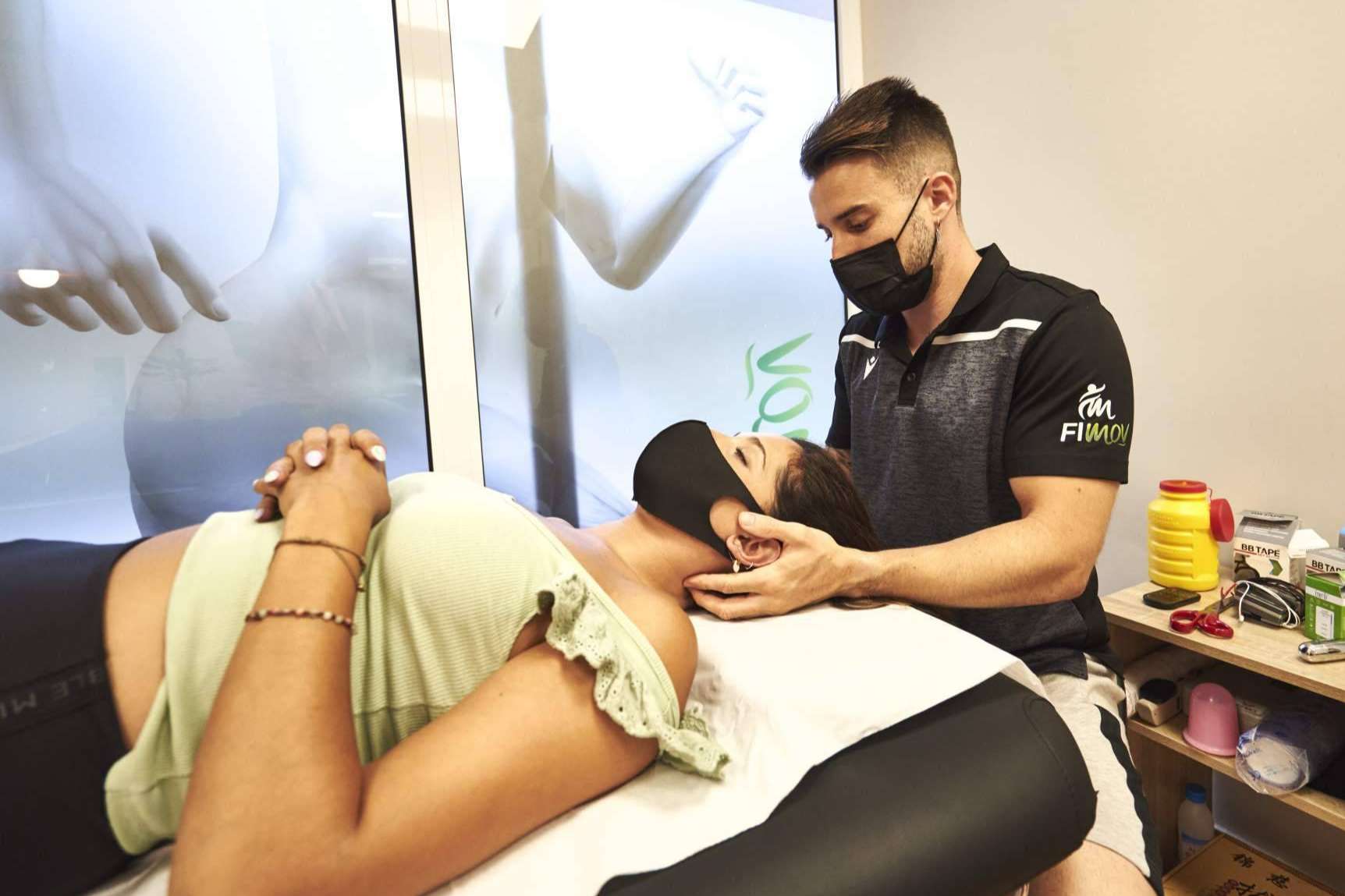 La importancia de la fisioterapia para mejorar el dolor de espalda, por FiMov