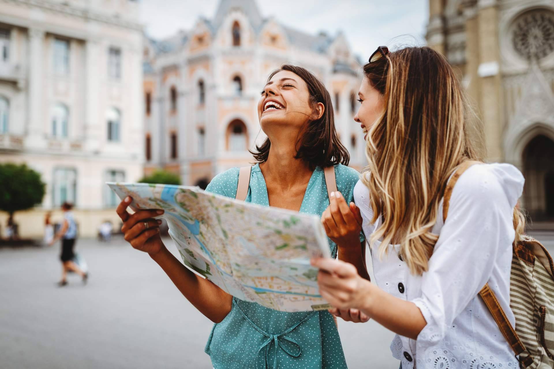 Seguros de viaje internacional que protegen a los viajeros durante toda su estancia, con Coverontrip