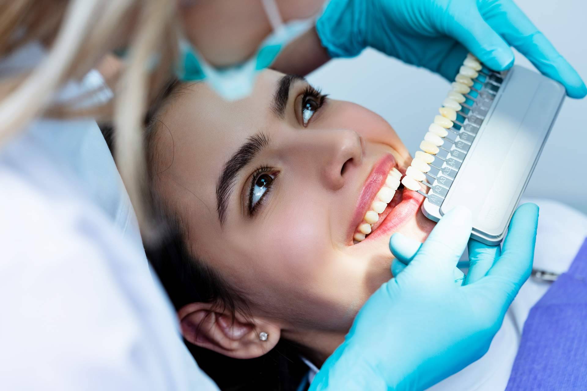 Limpieza dental y blanqueamiento en Policlínica ICD