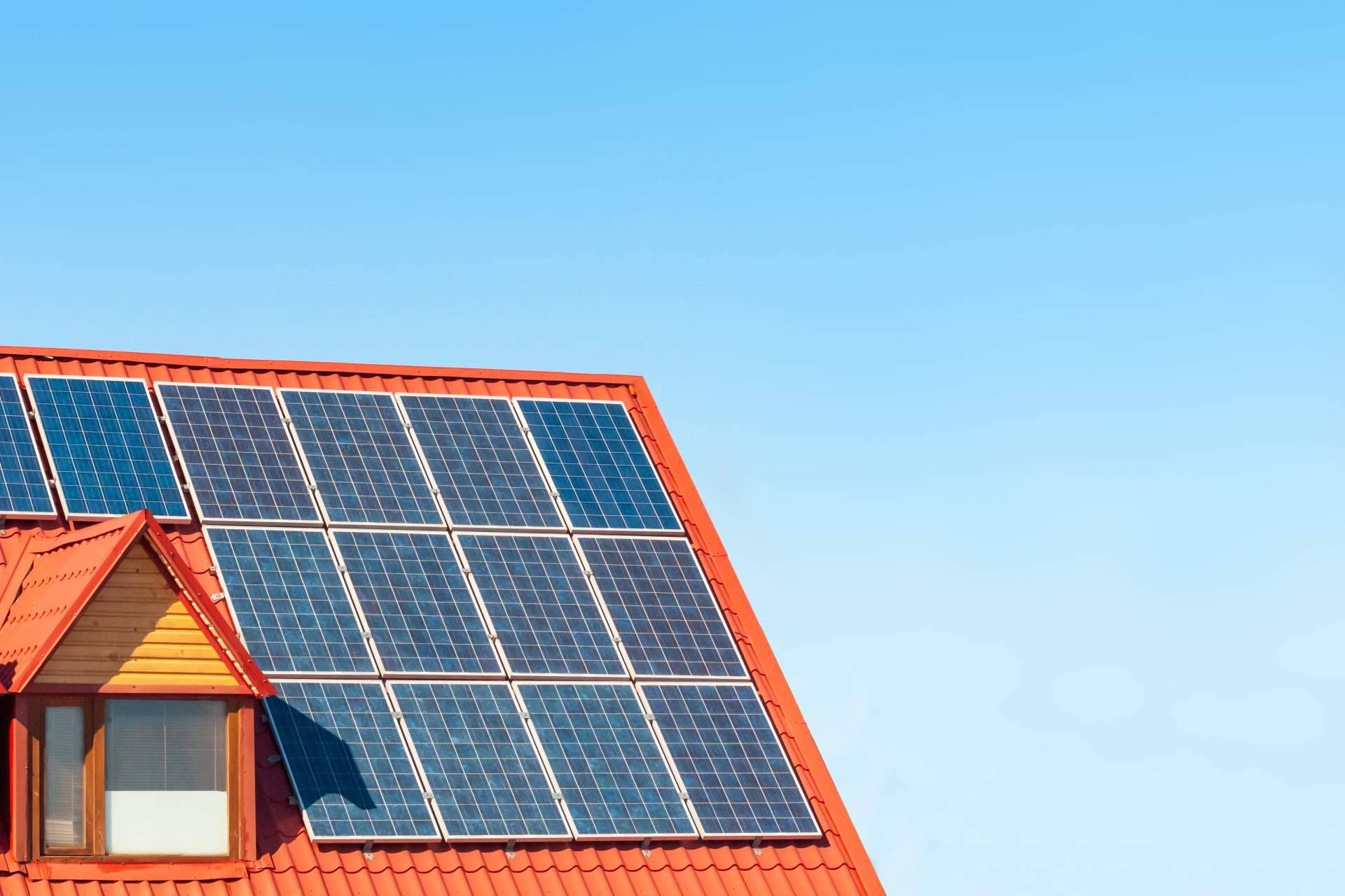 Instalación de placas solares, la solución para la subida de la luz