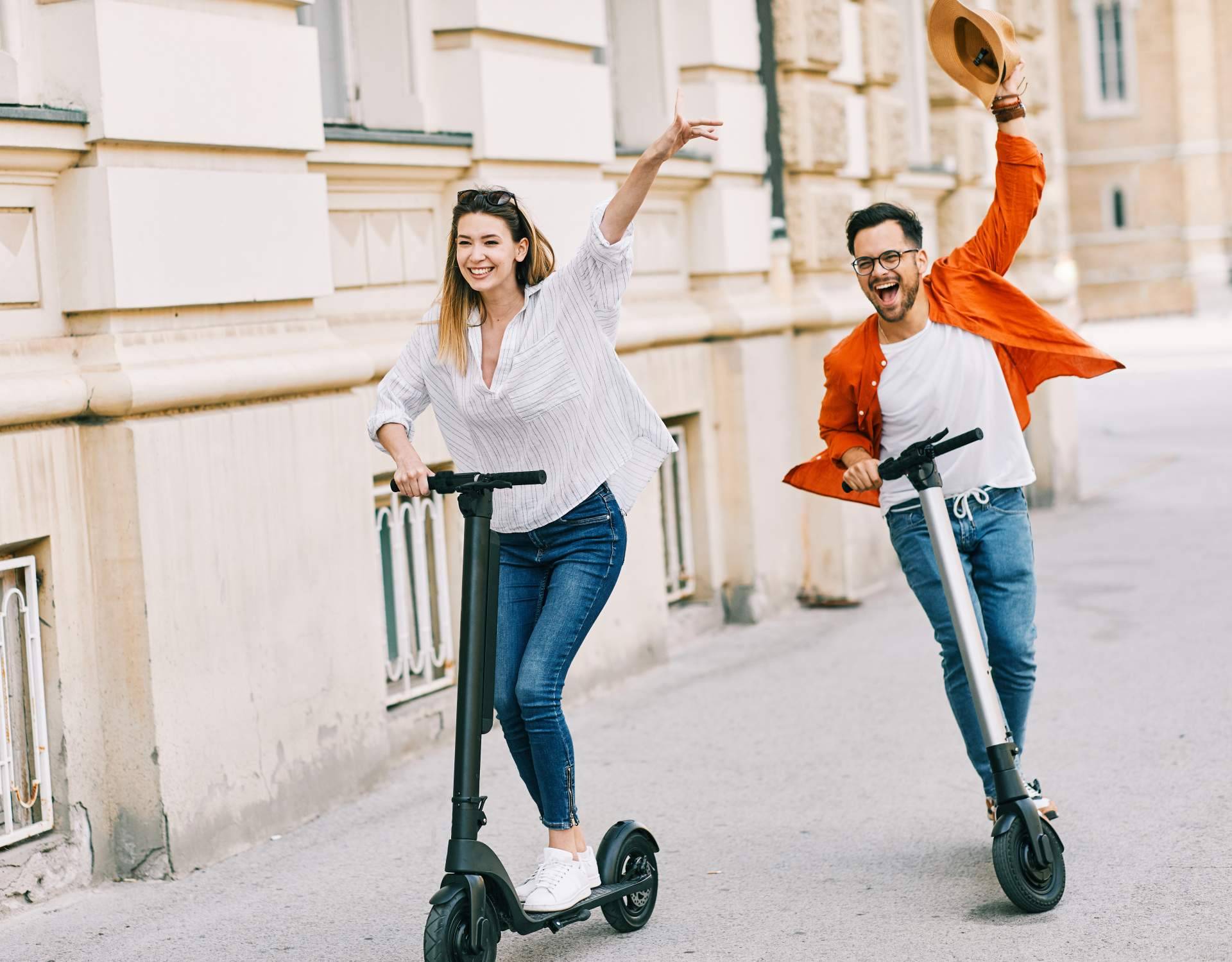Ir seguro por Barcelona en patinete eléctrico con la cobertura integral de la empresa LYNX