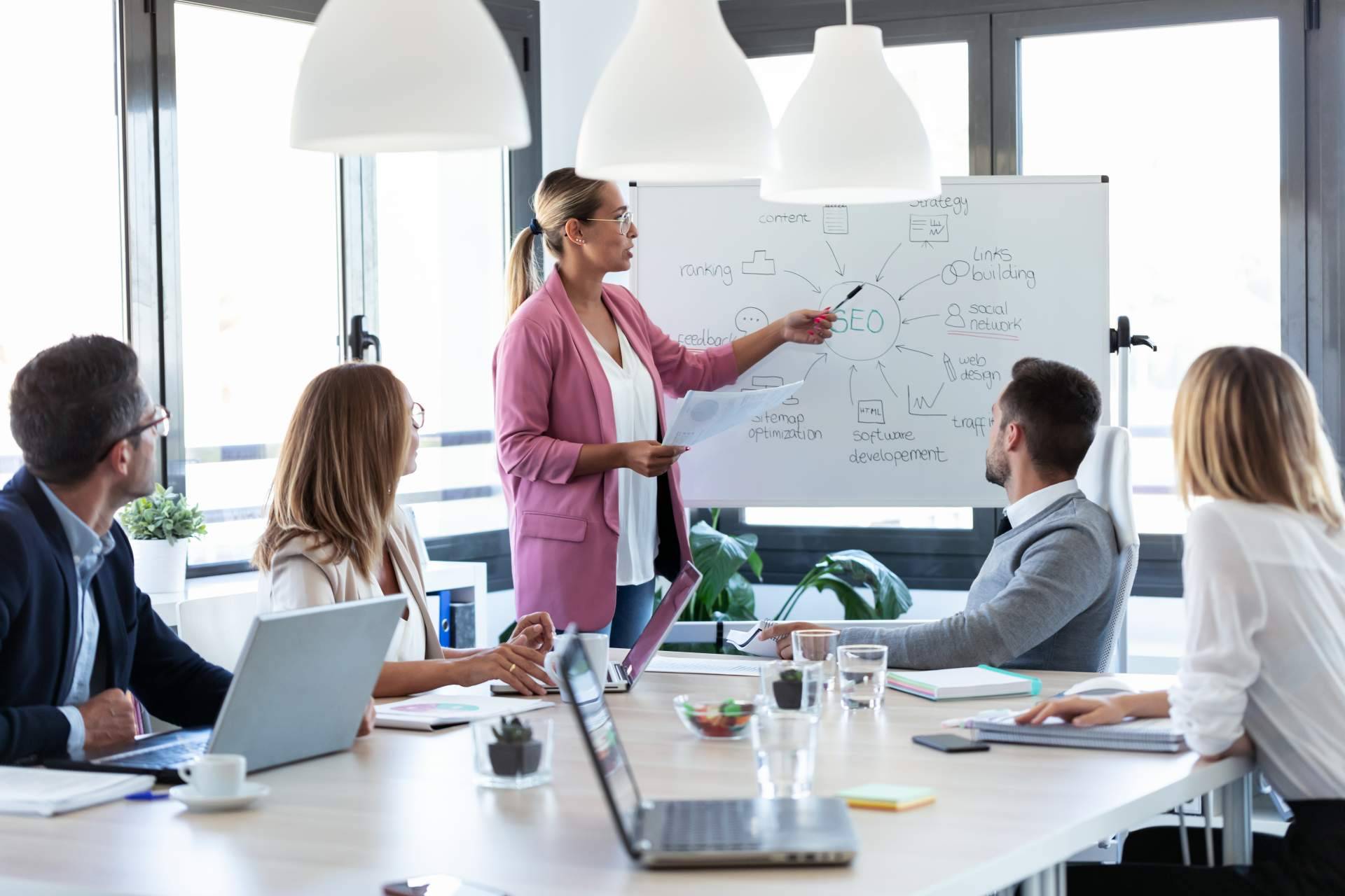 Contar con expertos para mejorar el posicionamiento SEO de una empresa es importante, según Milenium Marketing Digital