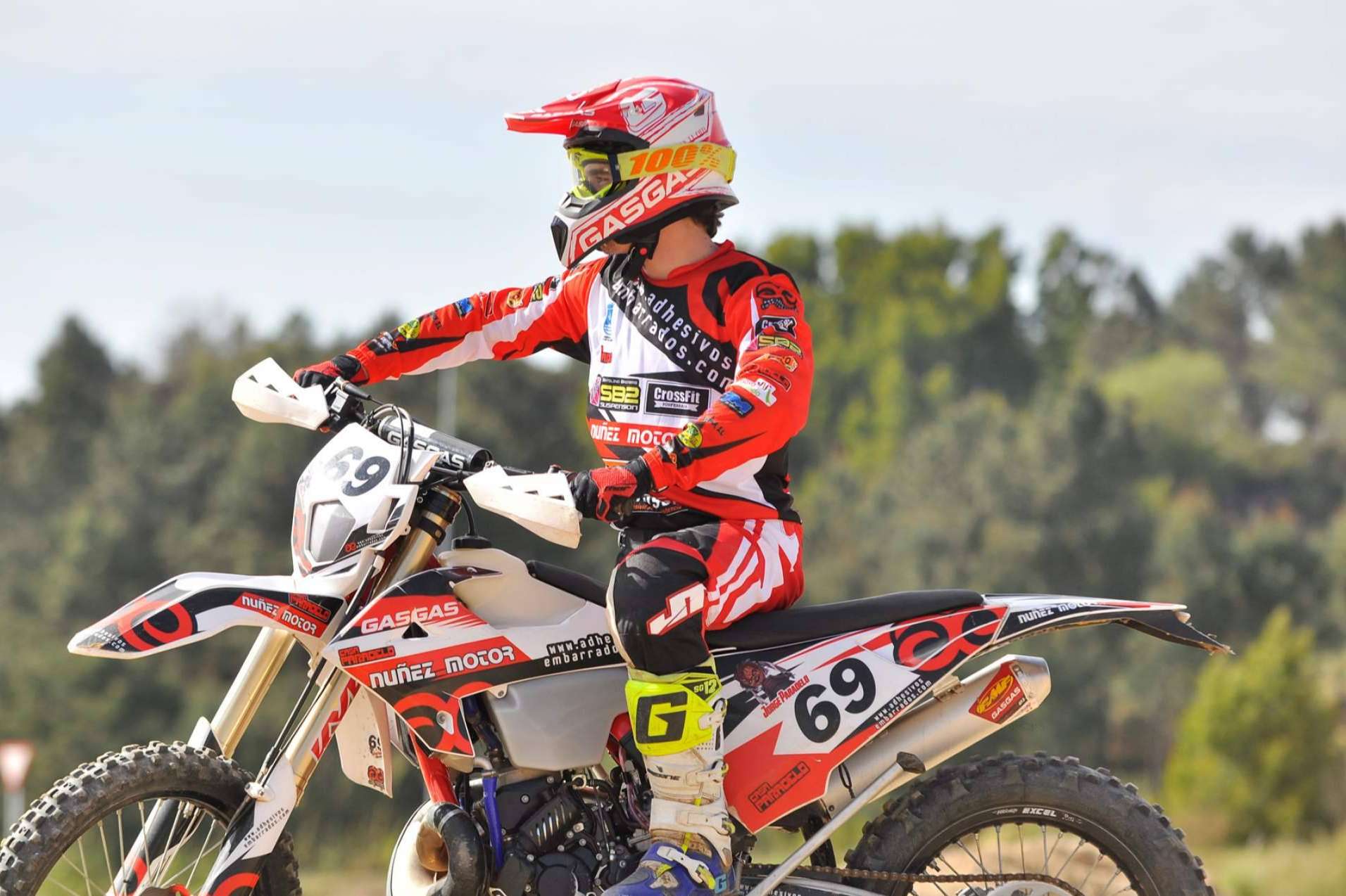Encontrar chalecos para enduro y motocross en ADHESIVOSEMBARRADOS