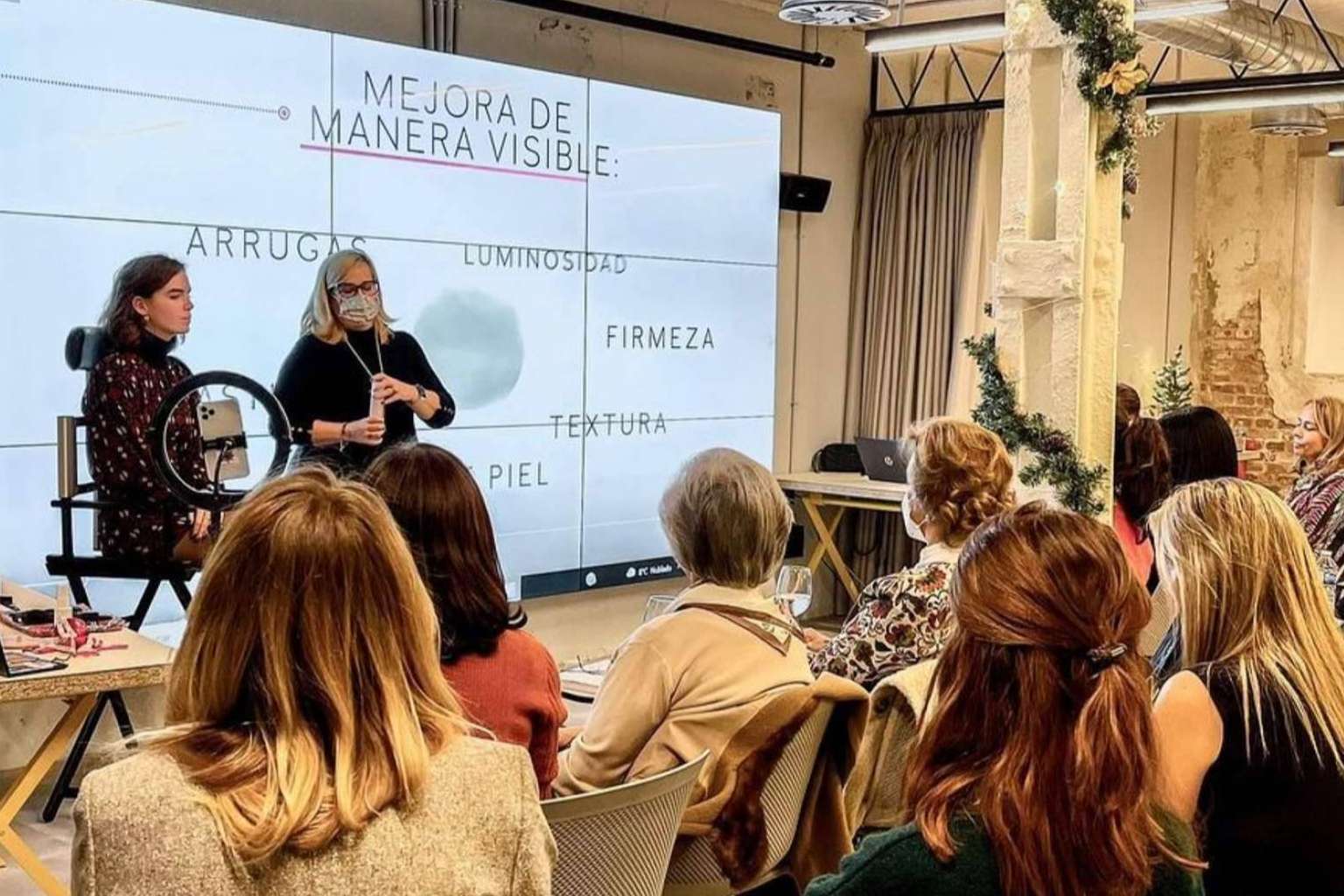 Plató virtual en el centro de Madrid para eventos virtuales que conecten con la audiencia, de la mano de Mastermind Place