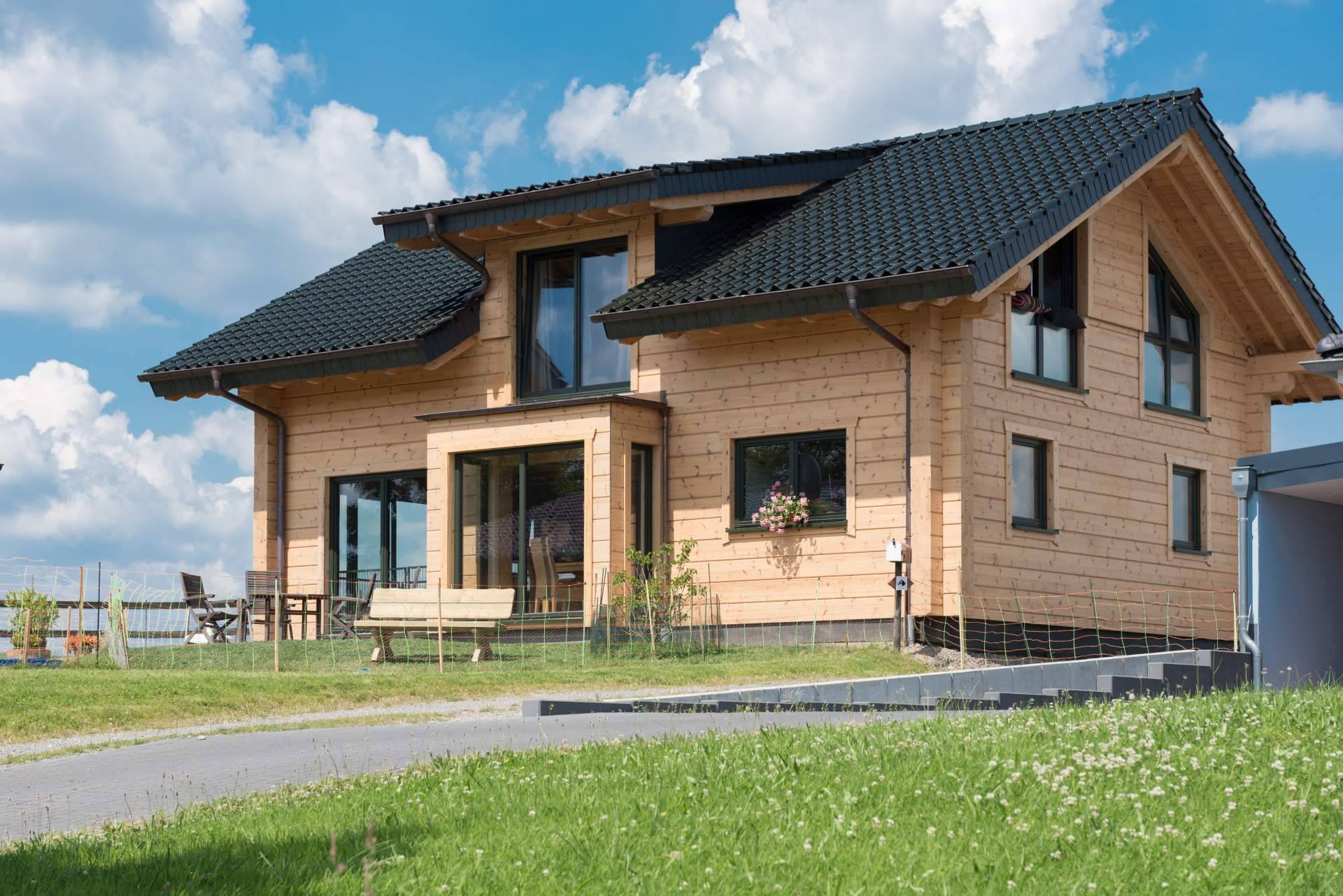 Delmader construye casas de madera, porches y pérgolas, entre otros, en toda España