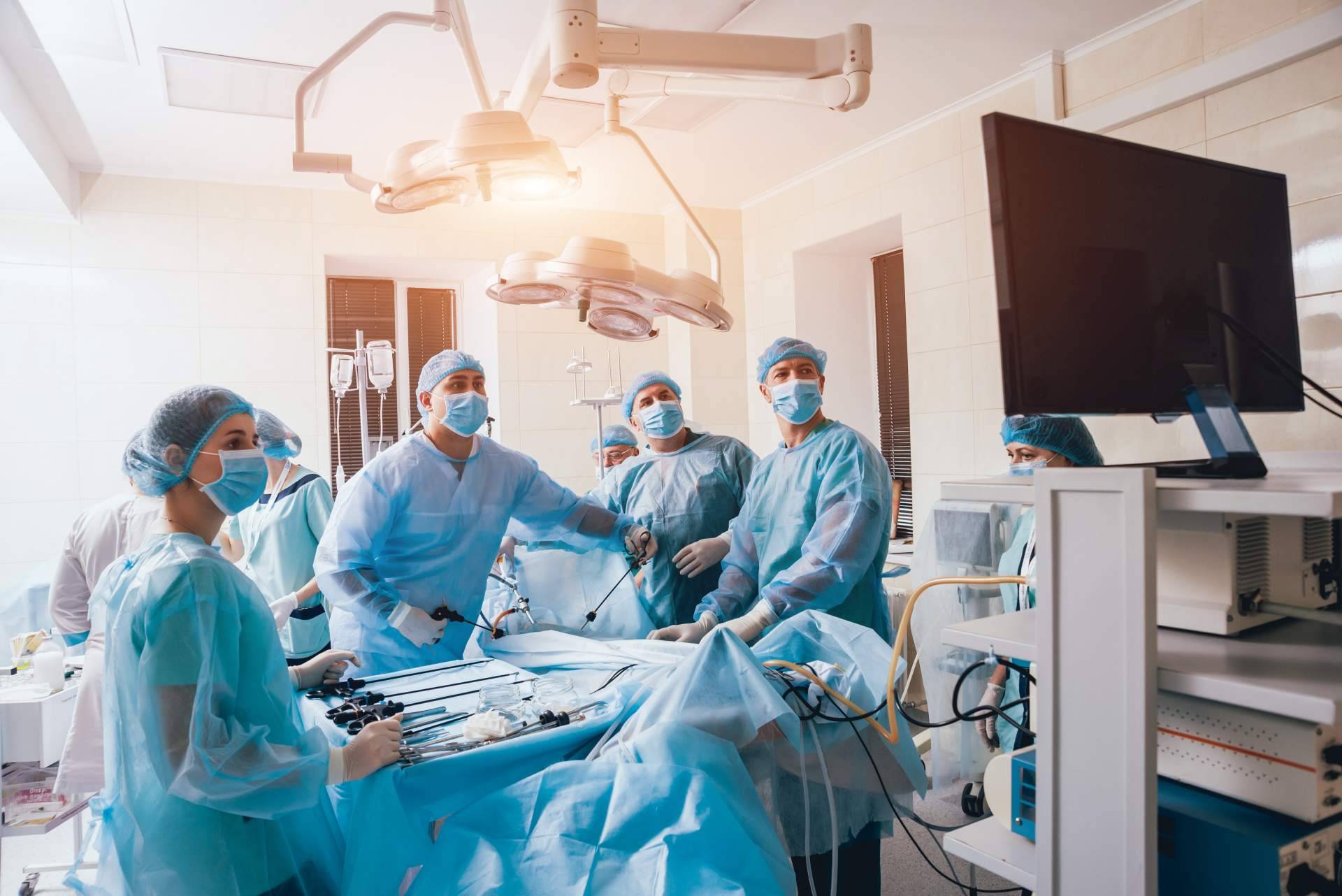El Dr. Enrique Mena del Río explica cuándo es necesaria una cirugía laparoscópica de la hernia de hiato