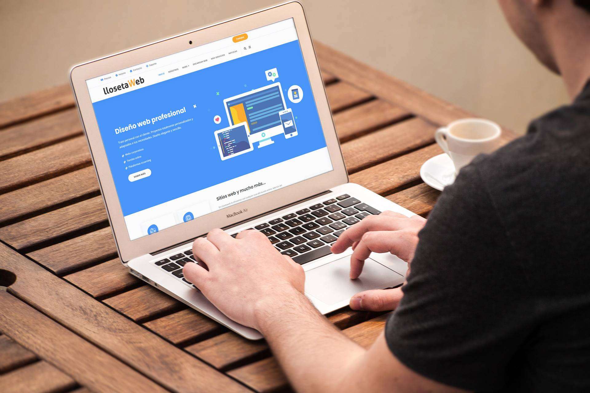Estar presente en el mundo online con una web es imprescindible, con Llosetaweb