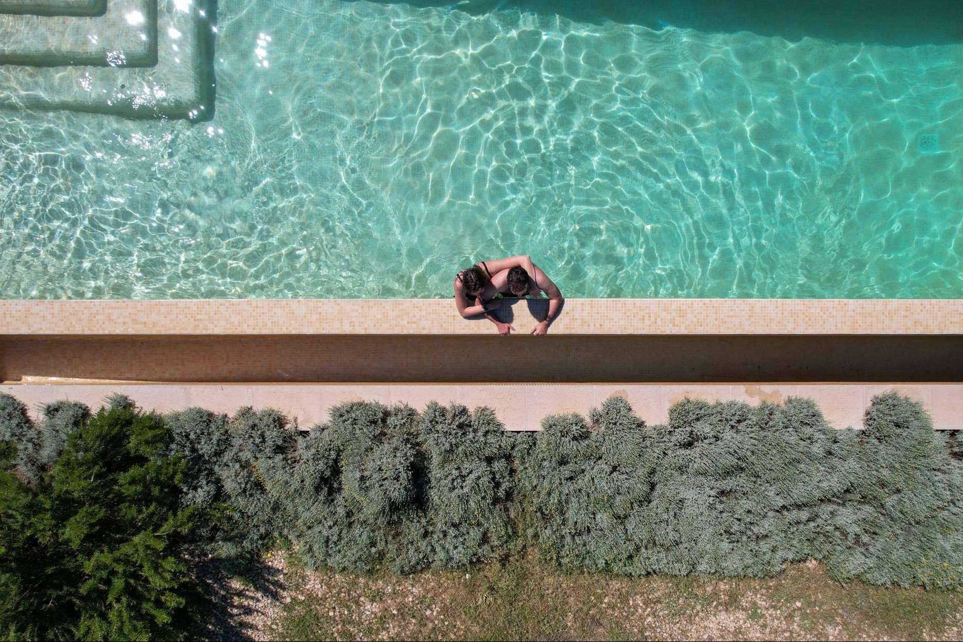 Disfrutar con amigos en algunas de las mejores casas vacacionales, disponibles en Can Corda Formentera