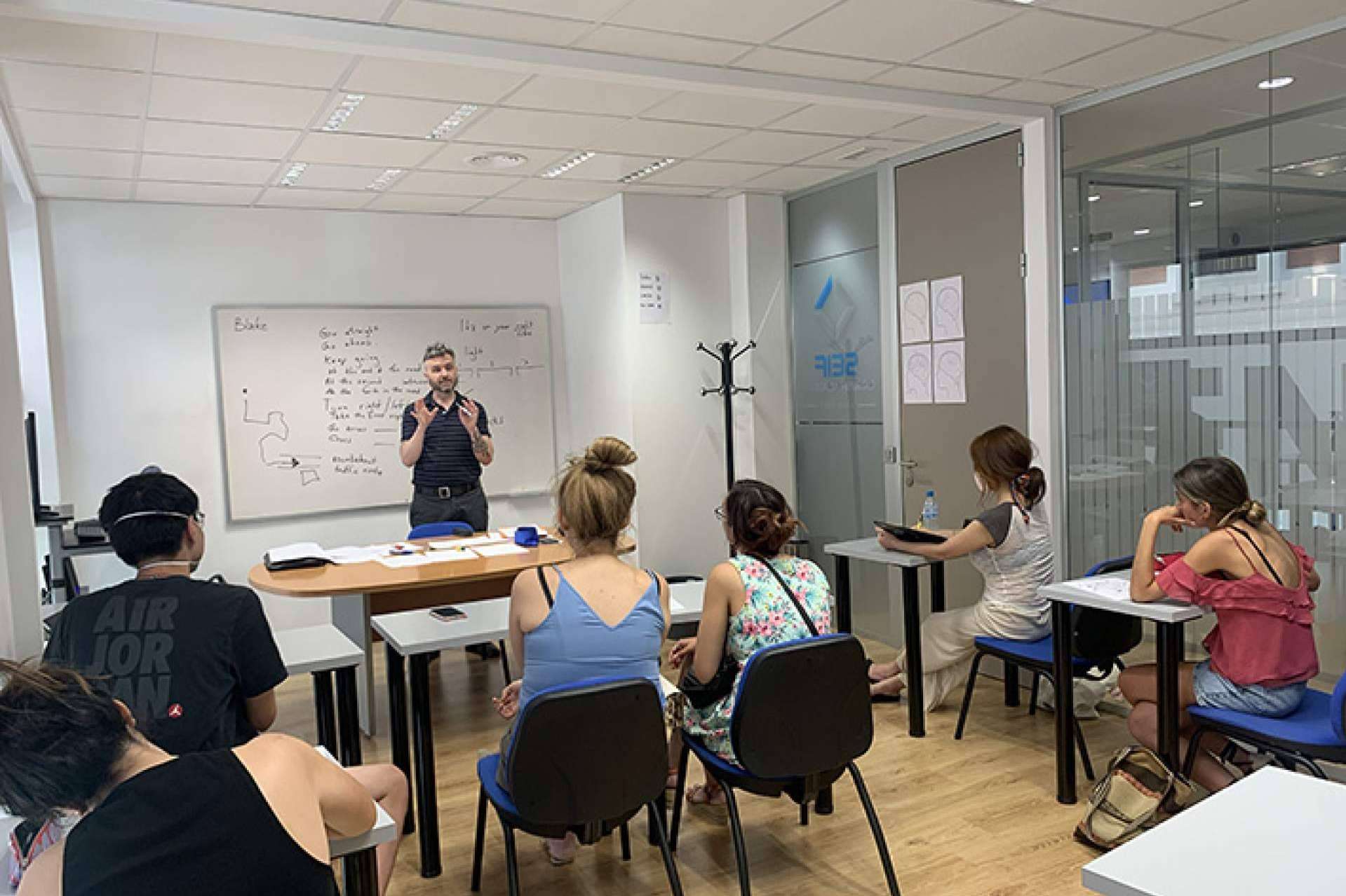 Clases presenciales de inglés para todos los niveles, de la mano de Seif English Academy