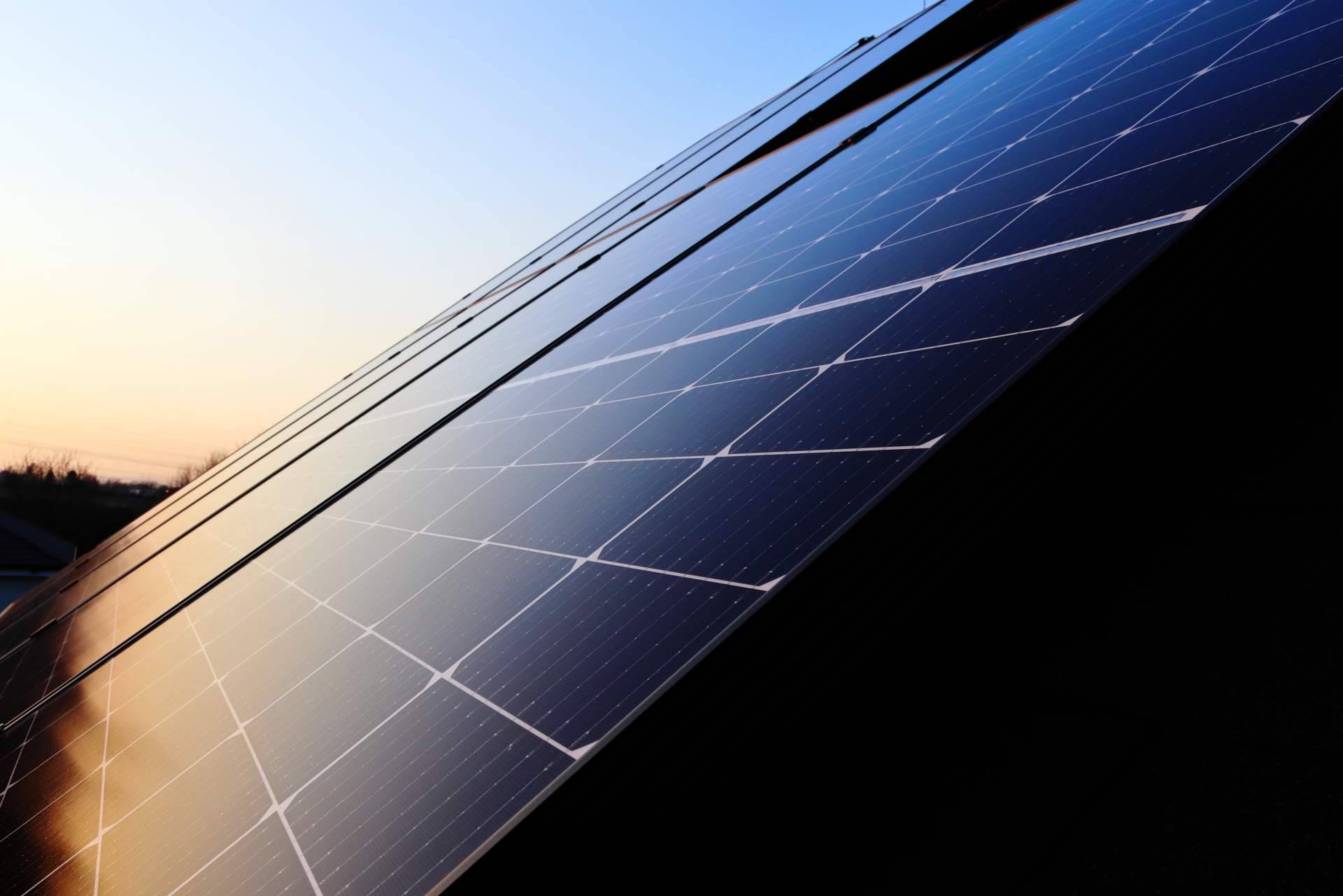 Paneles solares instalados en una comunidad de vecinos gracias a los servicios de Ingeniería MASRED