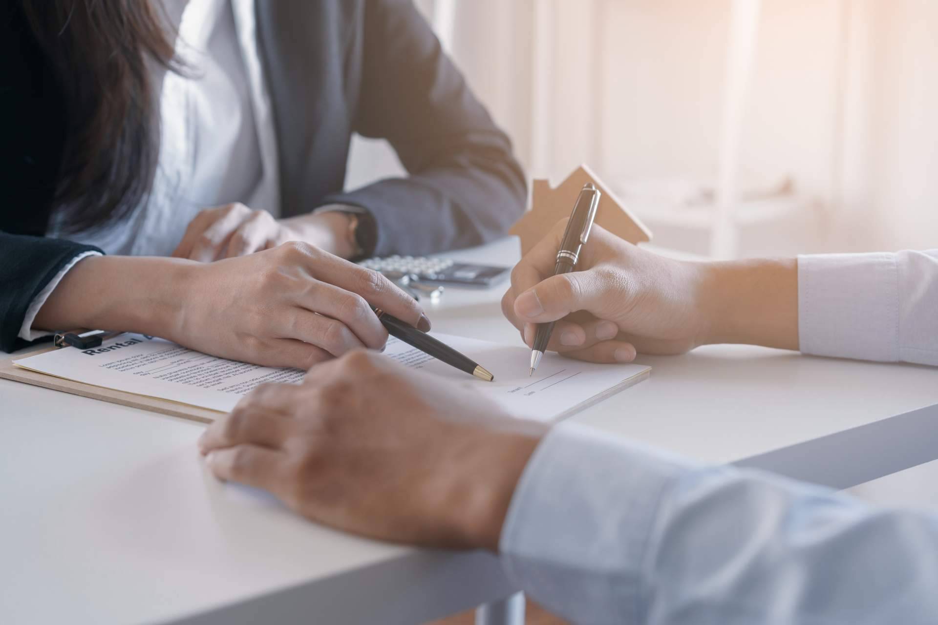 La asesoría legal especializada, requerida en la compraventa de inmuebles