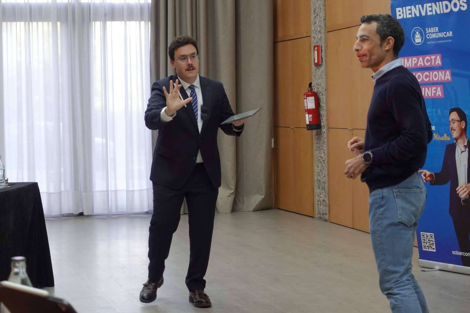 Fernando Miralles, campeón de oratoria en España, logra 1 millón de seguidores en TikTok