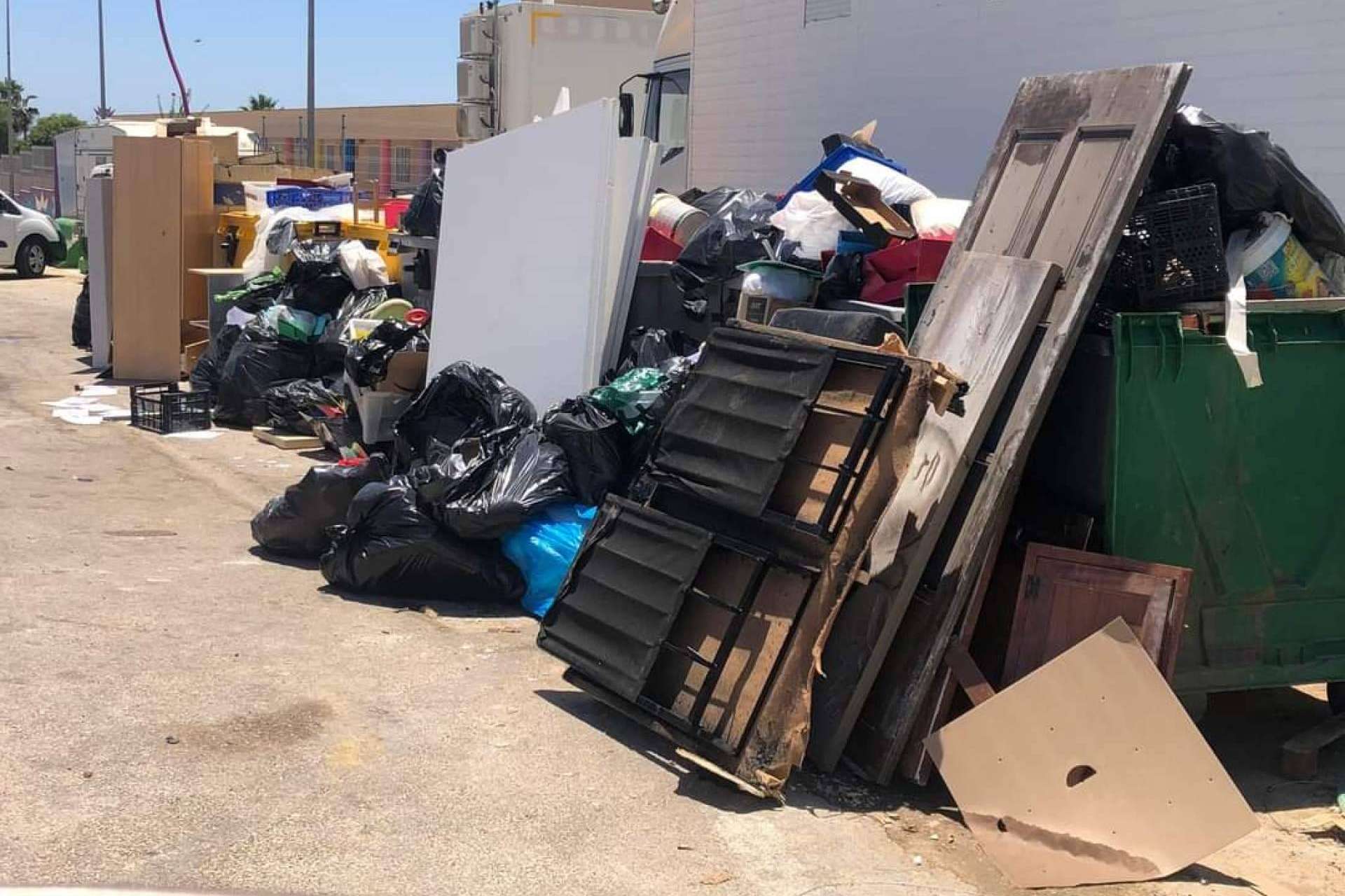 Resolver la problemática de la basura en Las Lagunas de Mijas y resto de barrios, la propuesta de #SoydeMijas