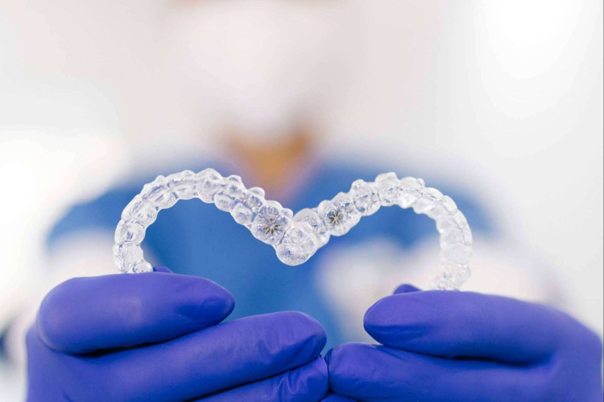 La ortodoncia invisible Invisalign es el sustituto perfecto a los brackets