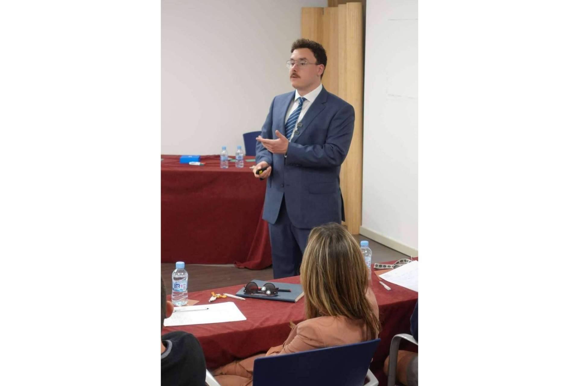 Fernando Miralles llena sus formaciones de hablar en público en Madrid, Barcelona, Valencia y Andorra