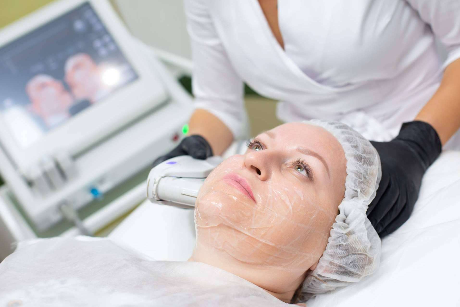 Rejuvenecer el rostro sin cirugía de la mano de Clínica Femme