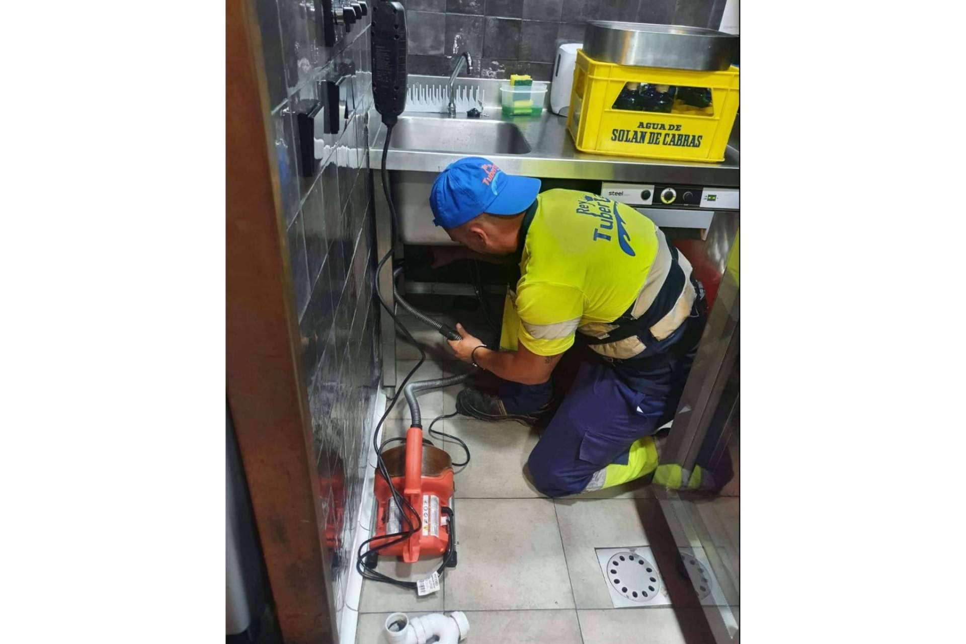 Rey Tuberías ofrece servicios de desatoro en Málaga