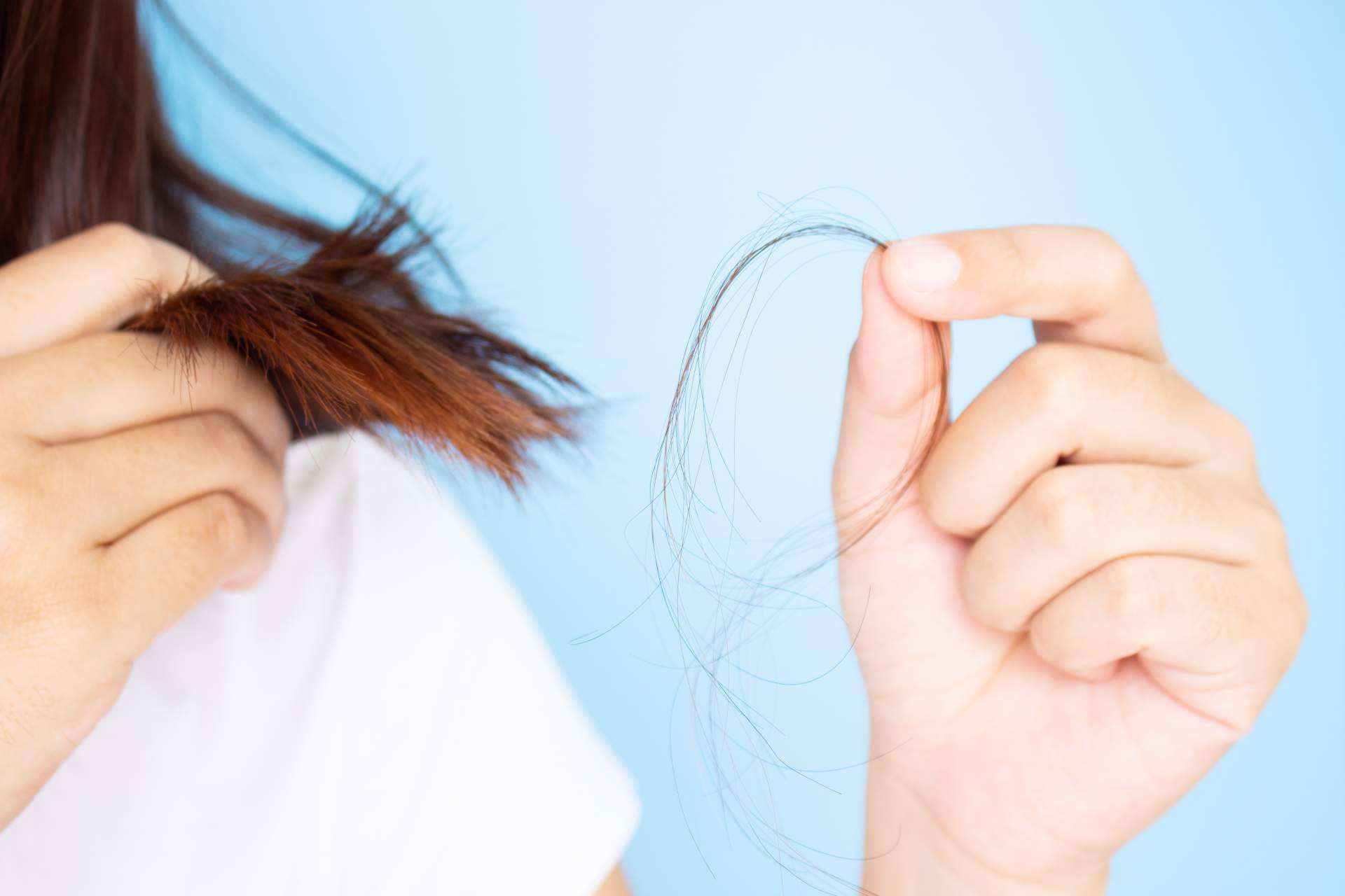 Centro de Naturopatía y la Salud ofrece biotina para el pelo para controlar la caída del cabello en otoño