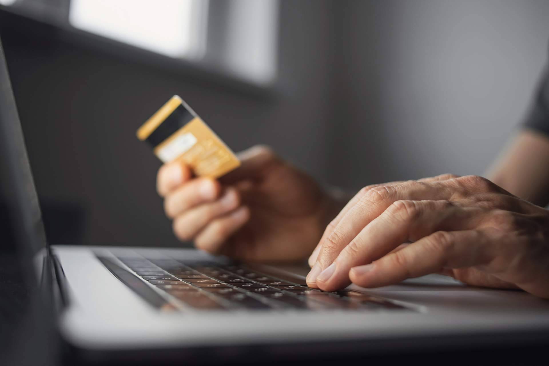 Se disparan las compras con tarjetas revolving durante el Black Friday