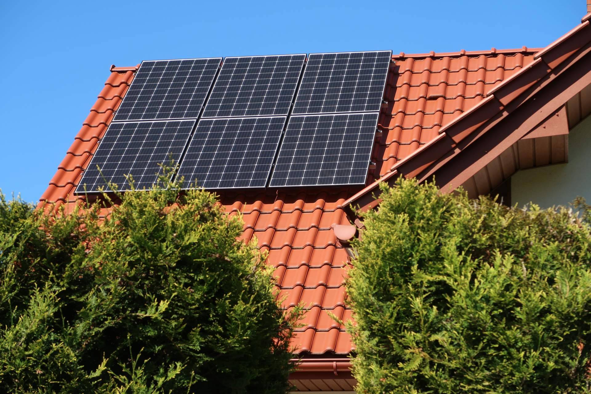 Ingeniería MASRED explica las ventajas de instalar placas solares híbridas